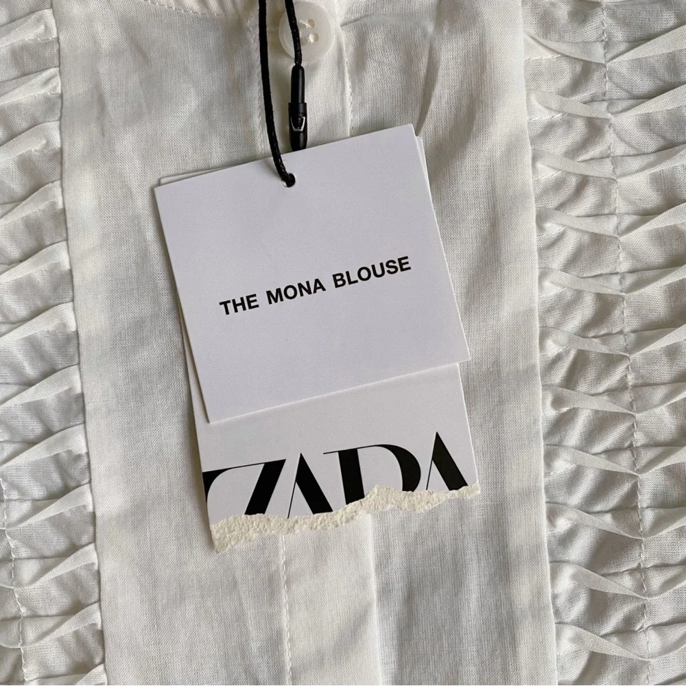 🐚 ZARA IVORY PRRFORATED THE MONA BLOUSE!